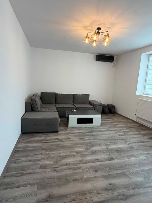 Apartament de vanzare cu 2 camere, ultracentral, decomandat.