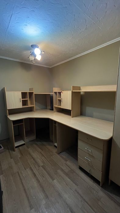 Стол со шкафчиками