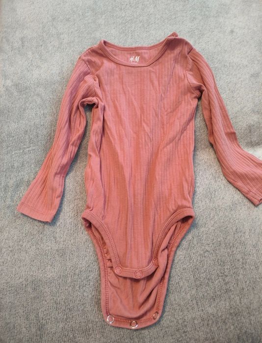 Lot format din 2 pijamale si 4 bady 74-80 fete