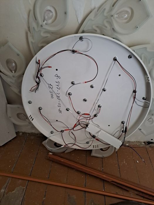 Продам люстру 3000