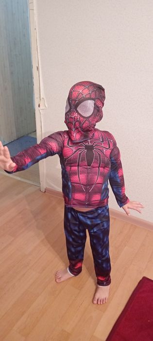 Продам костюм новый