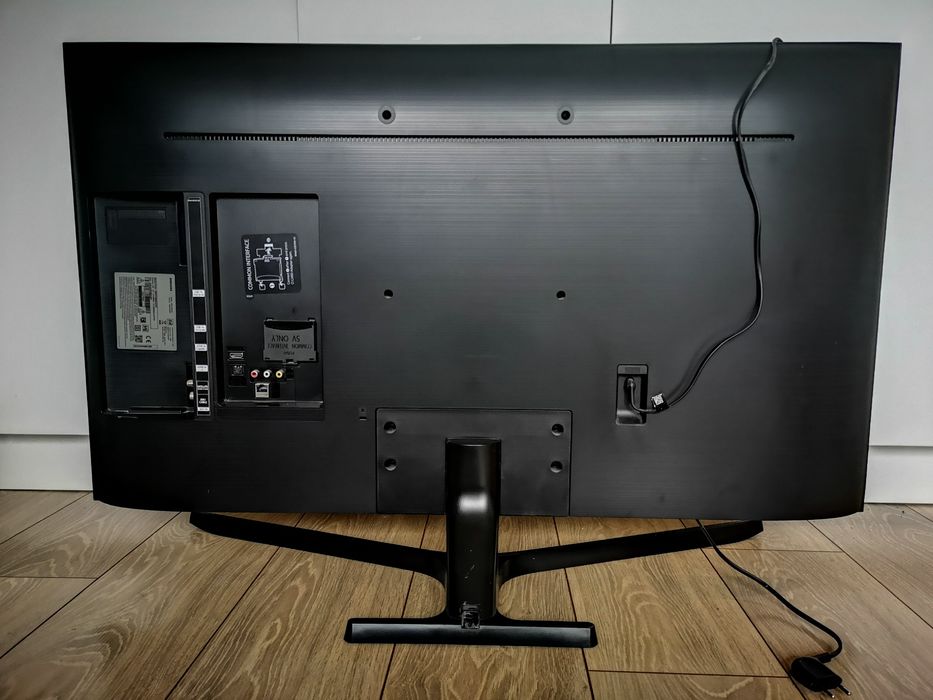Samsung UE43TU8502 - счупен екран,работещ, на части