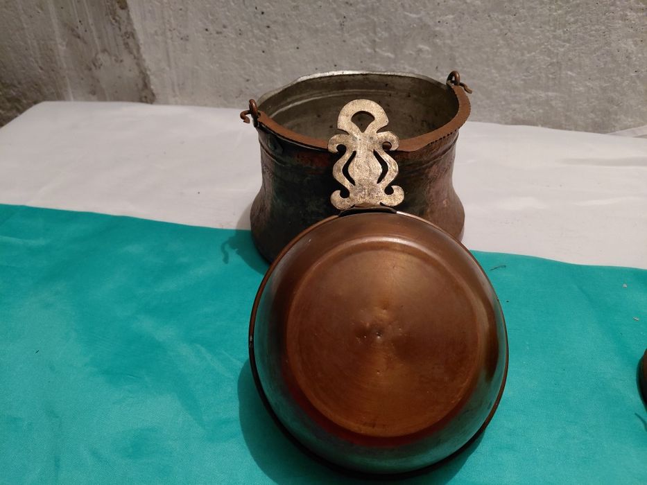 Стара медна посуда.