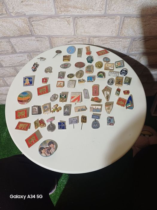 Лот значки всичко общо за 40лв