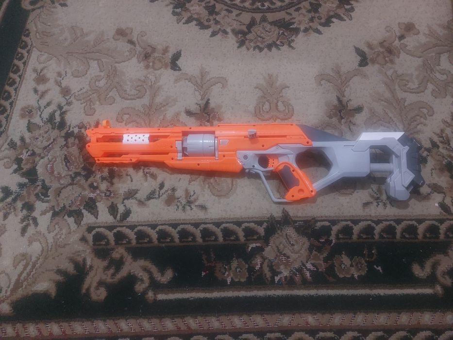 NERF бластер-типо револьвер