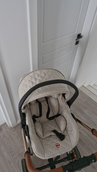 Vând cărucior 3 in 1  aproape nou