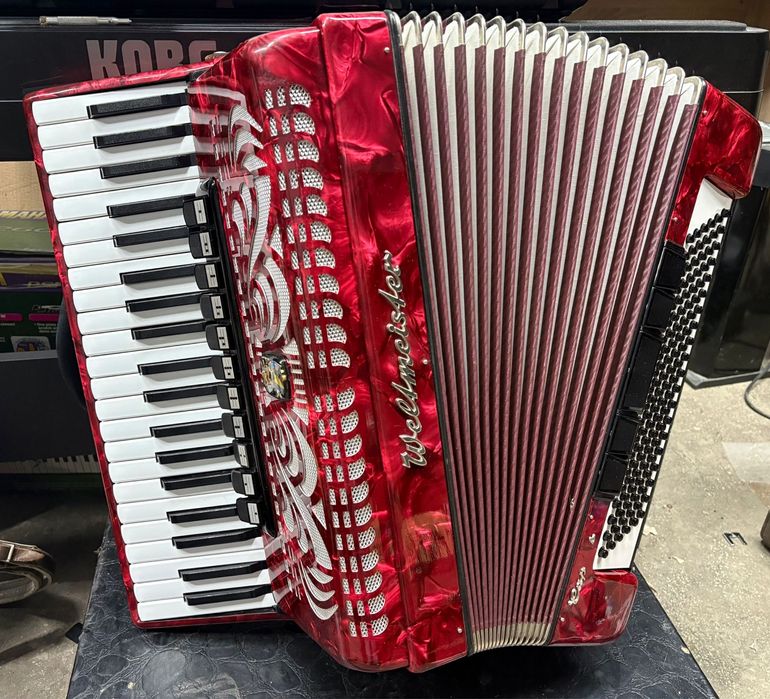 Acordeon Weltmeister Caprice cu 120 de basi