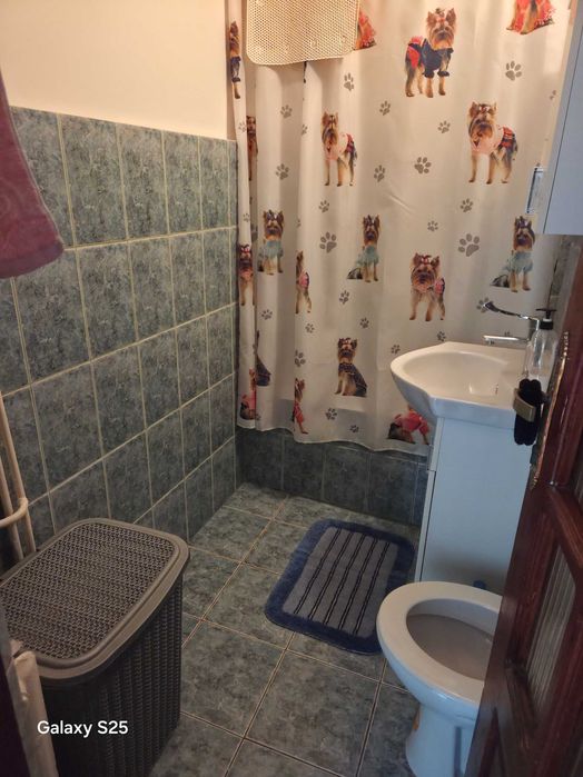 Inchiriez apartament 2 camere, in Burdujeni, zona Moldova