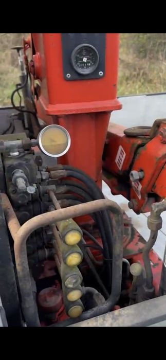 Două Macarale de vânzare Ferrari si Amco Veba