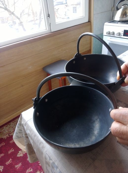 Казан 6.5 литр. и  ёмкость нержавейка  на 10 литров.