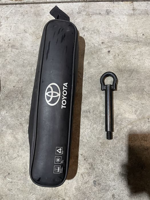 Триъгълник/ аптечка/ кука за теглене Тойота (aptechka toyota)