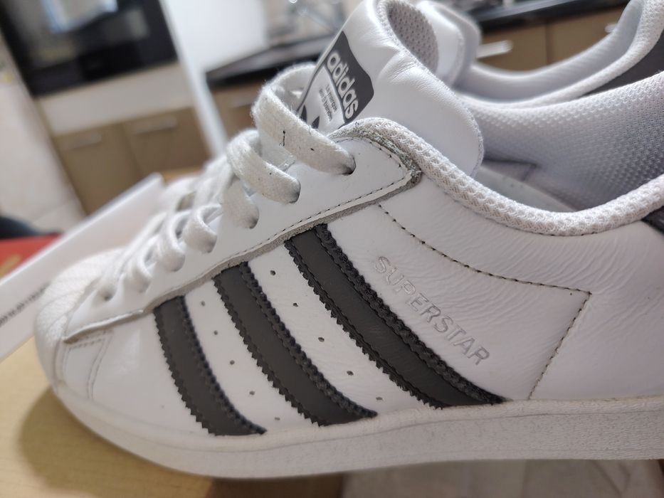 Superstar alb, aproape nou, pozele vorbesc
