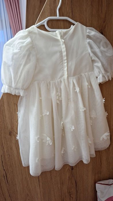 Детска бяла официална рокля. Размер 92. Като нова. HM.