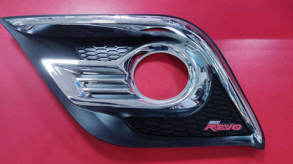 Накладки на пороги, хром накладки с ДХО, хром в ПТФ на Hilux (2015-)