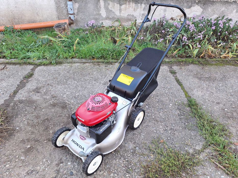 Косачка Briggs 12 бр. 5к.с. самоходна алуминиева мулчираща с кош