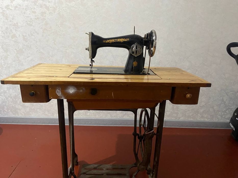 tikuv mashinasi ishchi holatda