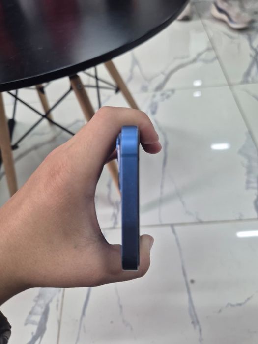 продается айфон 13синий