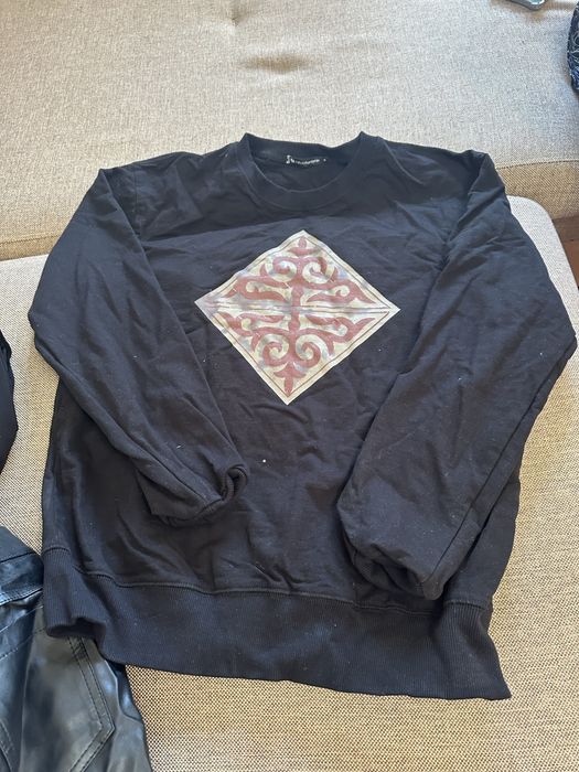 Продаю свитшот ДАРОМ