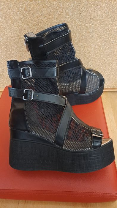 Дамски летни боти