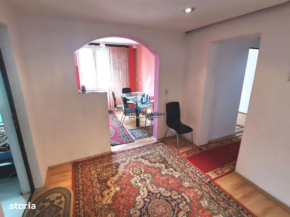 Apartament 3 camere, 2 bai, balcon 6 m, zona Spital Piatra Neamt