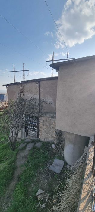 Продается Дом в Чирчике 5 соток + Ферма земля 6 соток.