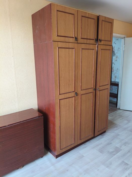 Продам шкаф шифонер с антрисолью