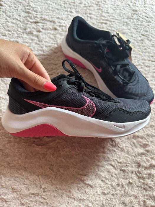 Дамски маратонки, Nike!