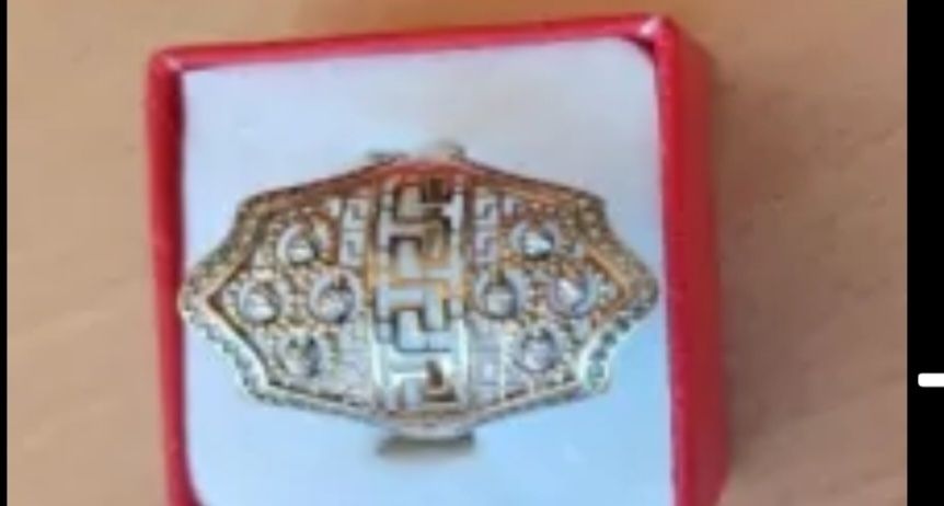 Продавам златен пръстен  на промоционална цена. 14 карата ,