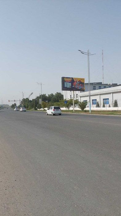 Toshkent shaxri Yangi Yolda tashqi reklama xizmatlari.