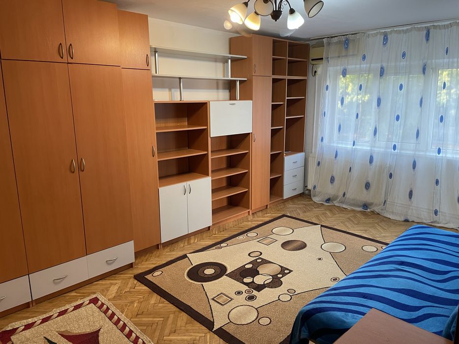 Proprietar inchriez apartament 3 camere decomandate|zona Giroc|etaj 1|2 bai|recent renovat|cetrala gaz|