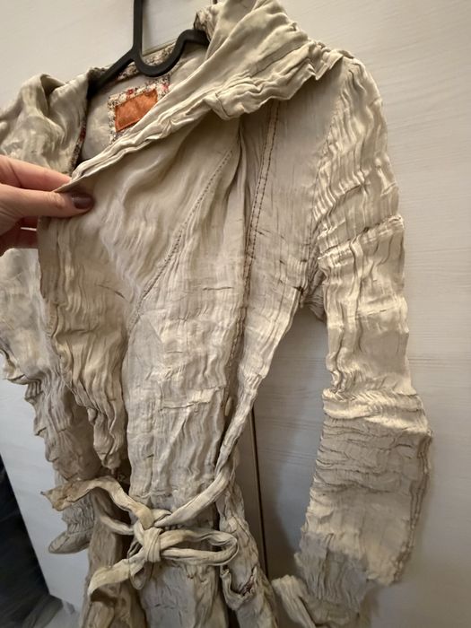 Ефектно тънко яке с метални нишки в материята