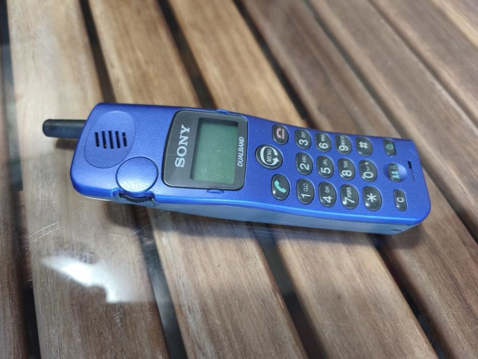 Мобильный телефон GSM SONY