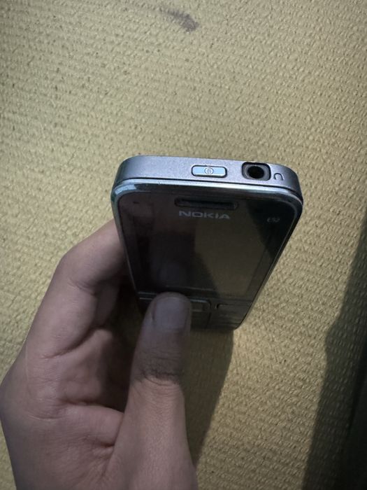 Nokia E52 imeidan o’tgan