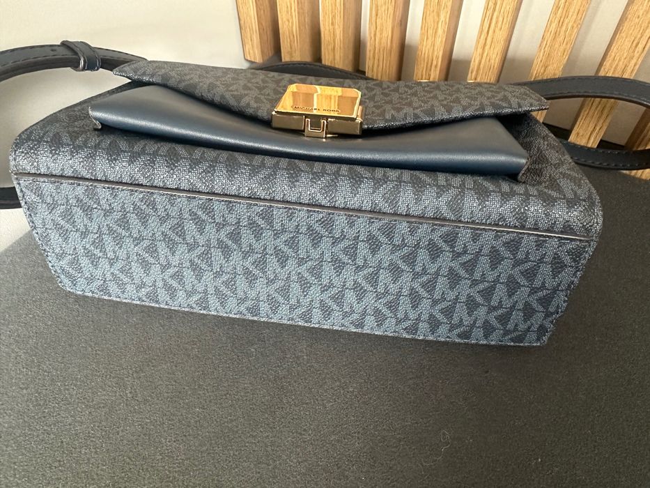 Vând geantă Michael Kors
