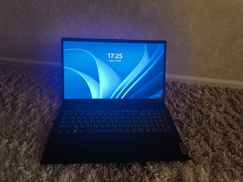 Ноутбук Lenovo v15