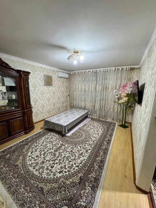 chilonzor naqqoshlikda  bti yonida 3 xonali uy sotiladi 1 etajda