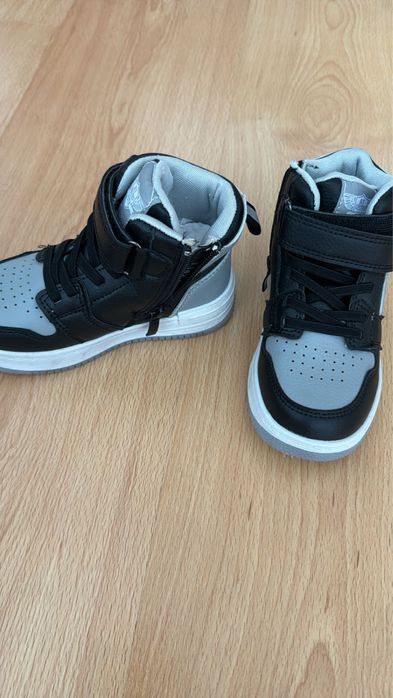 Продам ботинки демисезонные