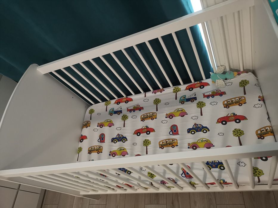 Pătuț din lemn cu saltea