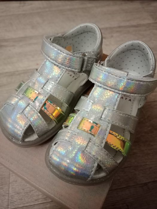 Продам сандали для девочек