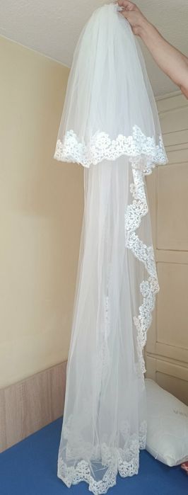 Булчинска  рокля и дълъг воал