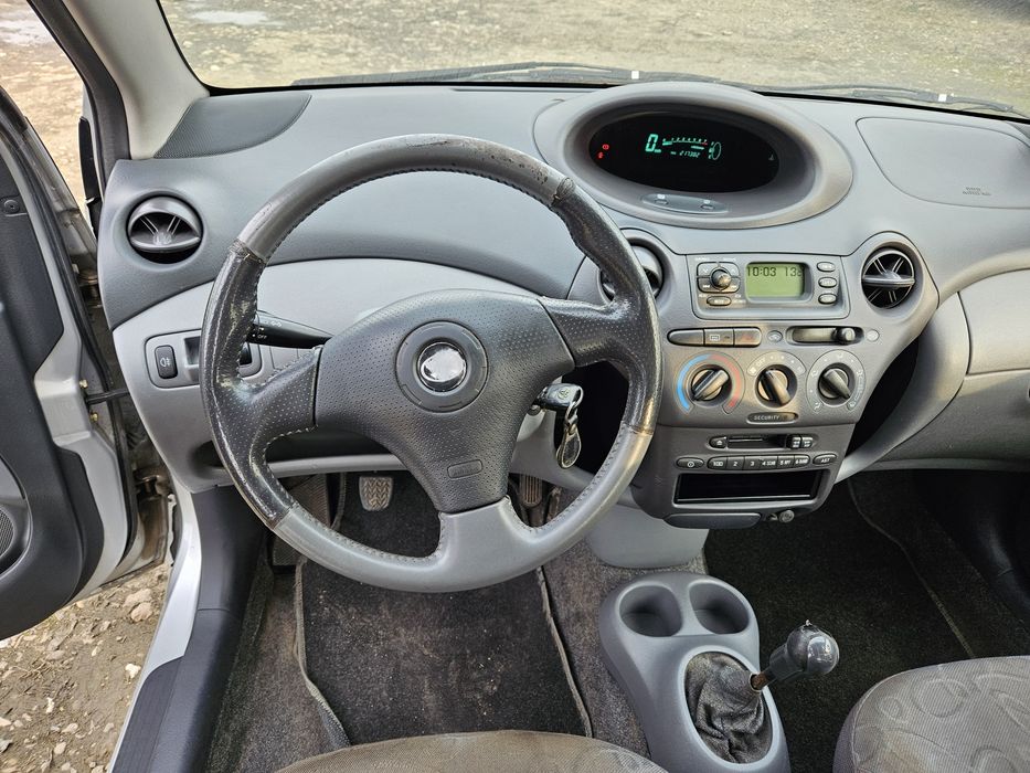 Toyota Yaris 1.0i VVTI НА ЧАСТИ