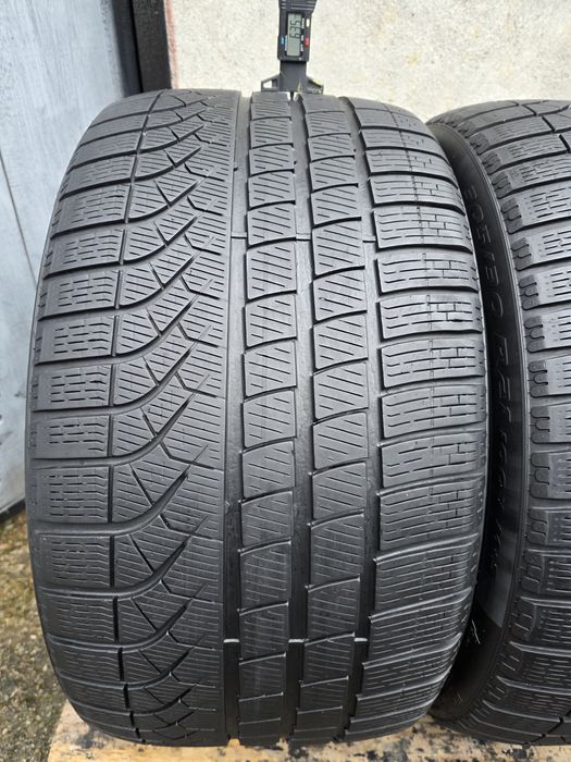 Vând două anvelope de iarna pirelli 305 30 21  dot 2821