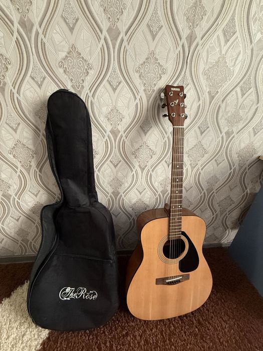 Продам гитару YAMAHA