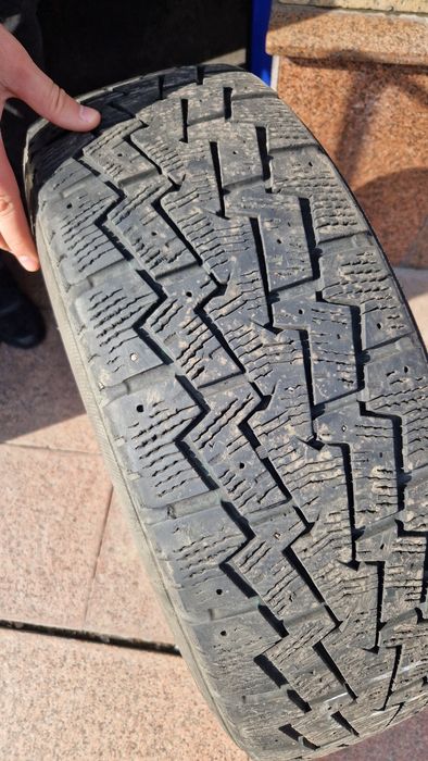Срочно продаю зимню резину