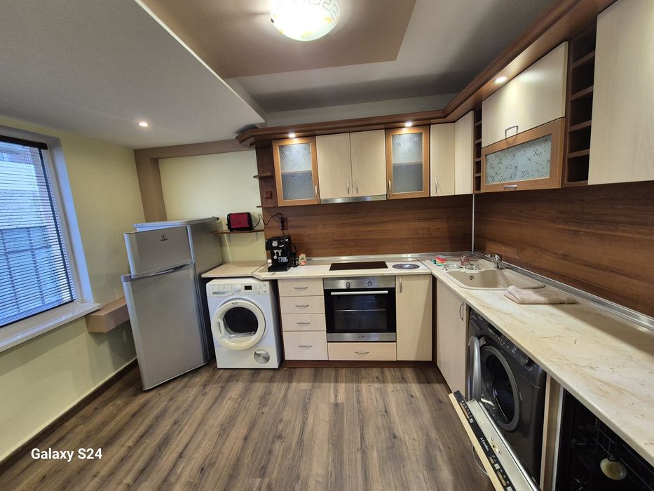 Дава се под наем Тристаен апартамент в Варна, Младост 1 - 100 кв.м за 698.19 € - Снимка #1