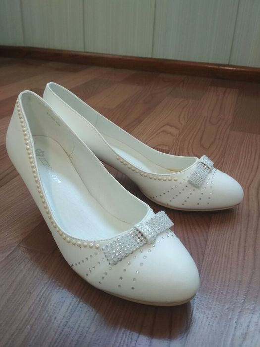 Туфли женские белые