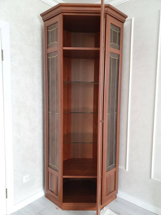 Витрина угловая российская