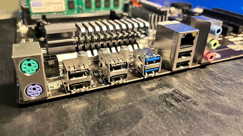 Piese vechi PC - Placa baza, placa video, memorii RAM, cooler