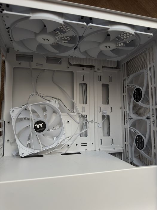 Carcasa Thermaltake Micro Tower mATX Versa H16 TG ARGB Alb