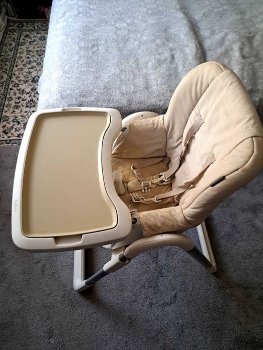 Продавам детско креватче и повивалник и столче.ек